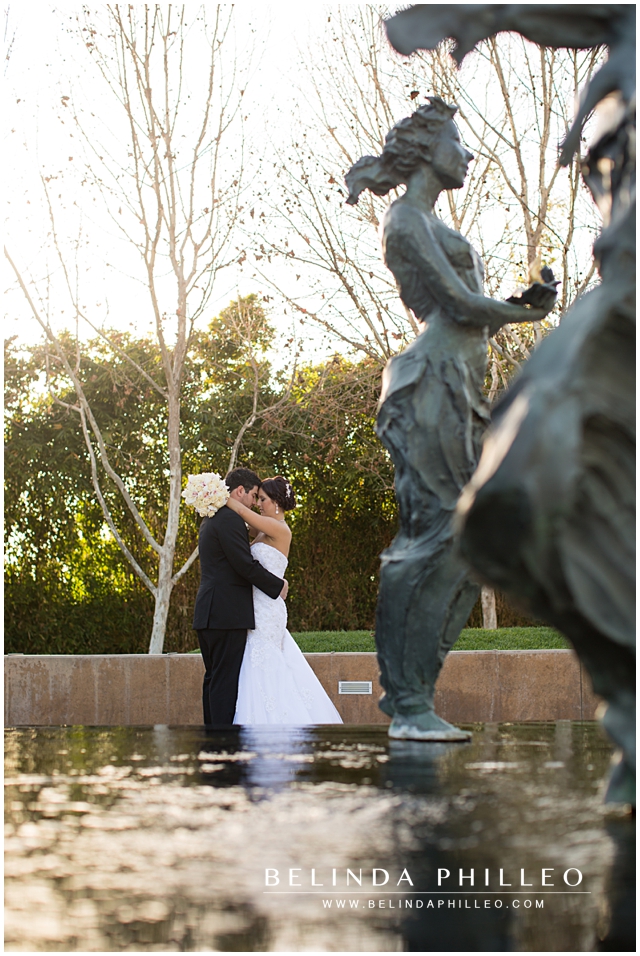 bridal potraits at cerritos sculpture garden